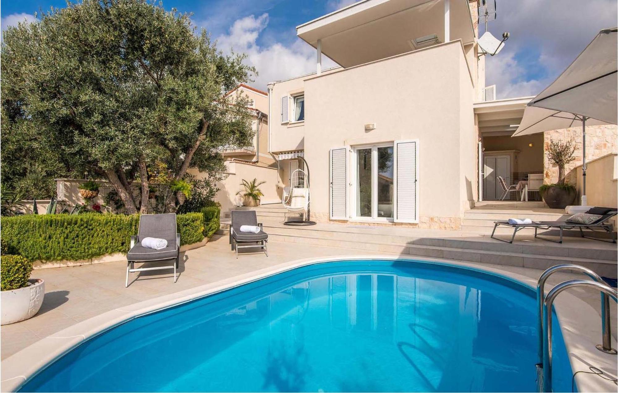 Beautiful Home In Martinscica With Wifi Buitenkant foto