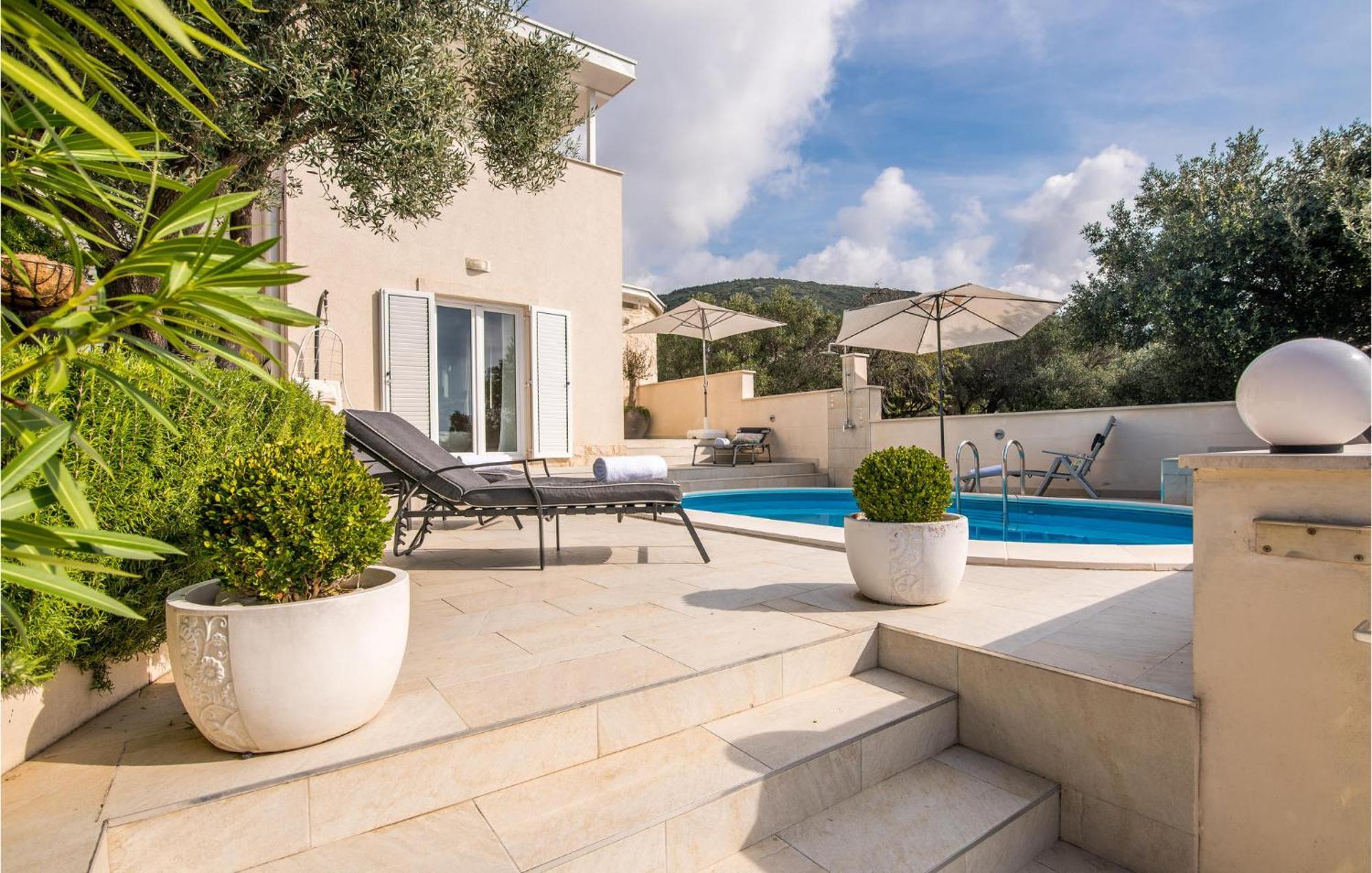 Beautiful Home In Martinscica With Wifi Buitenkant foto