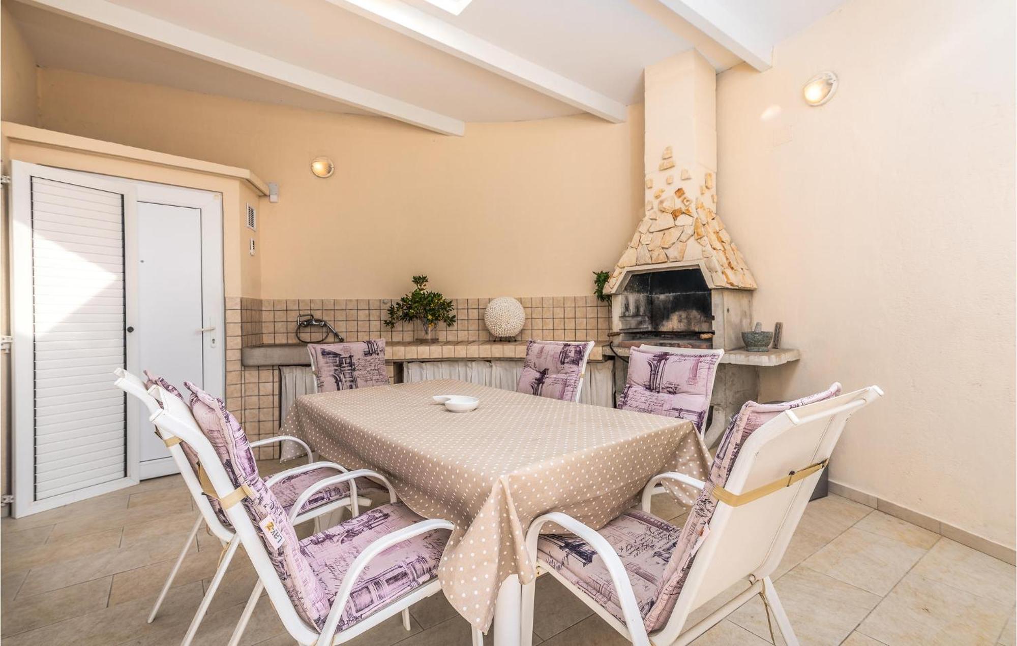 Beautiful Home In Martinscica With Wifi Buitenkant foto