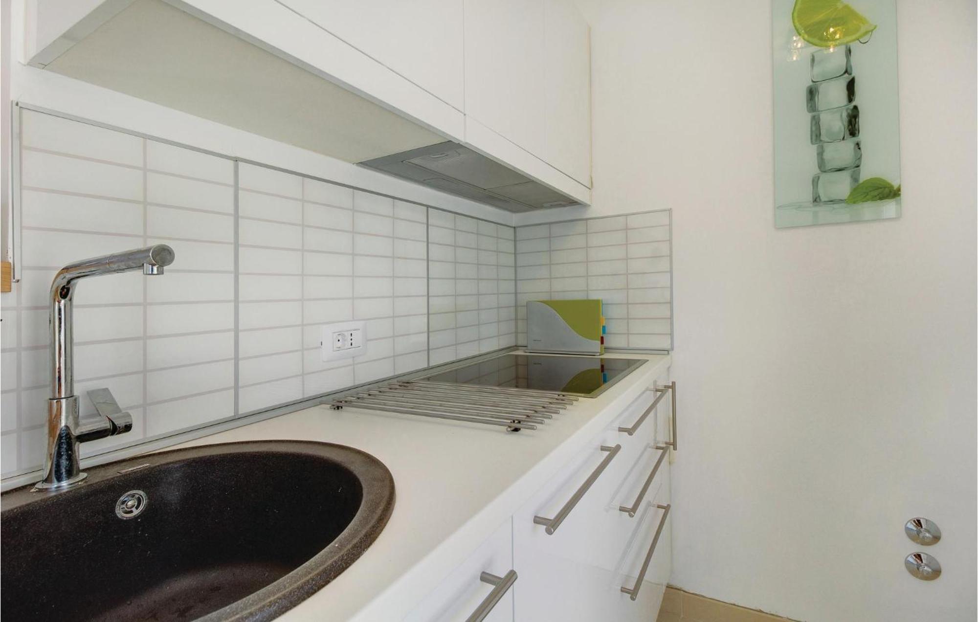 Beautiful Home In Martinscica With Wifi Buitenkant foto