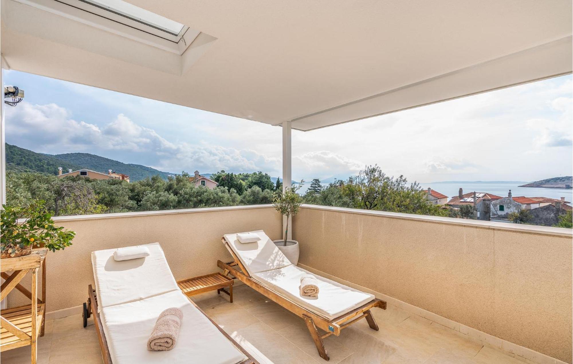 Beautiful Home In Martinscica With Wifi Buitenkant foto