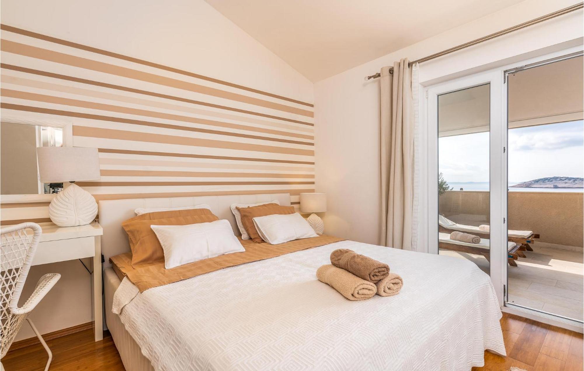 Beautiful Home In Martinscica With Wifi Buitenkant foto